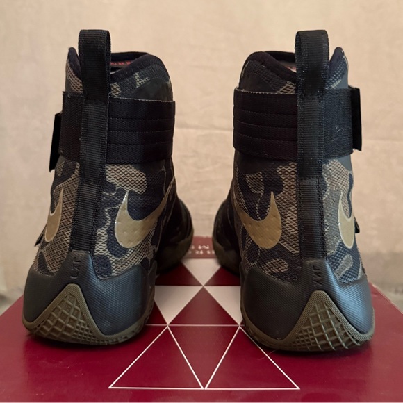 ⚡️LeBron Soldier 10 SFG - Size 10.5 - Picture 5 of 8